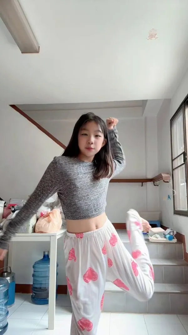 Nina🐰@NoeySoh28のXエロ動画 00:11
