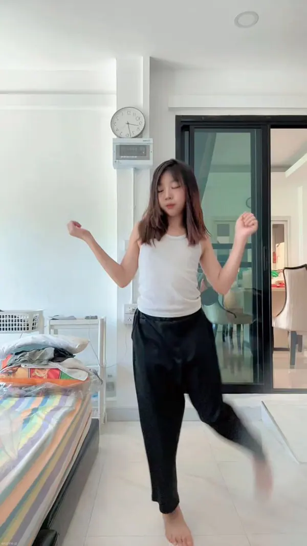 Nina🐰@NoeySoh28のXエロ動画 00:11