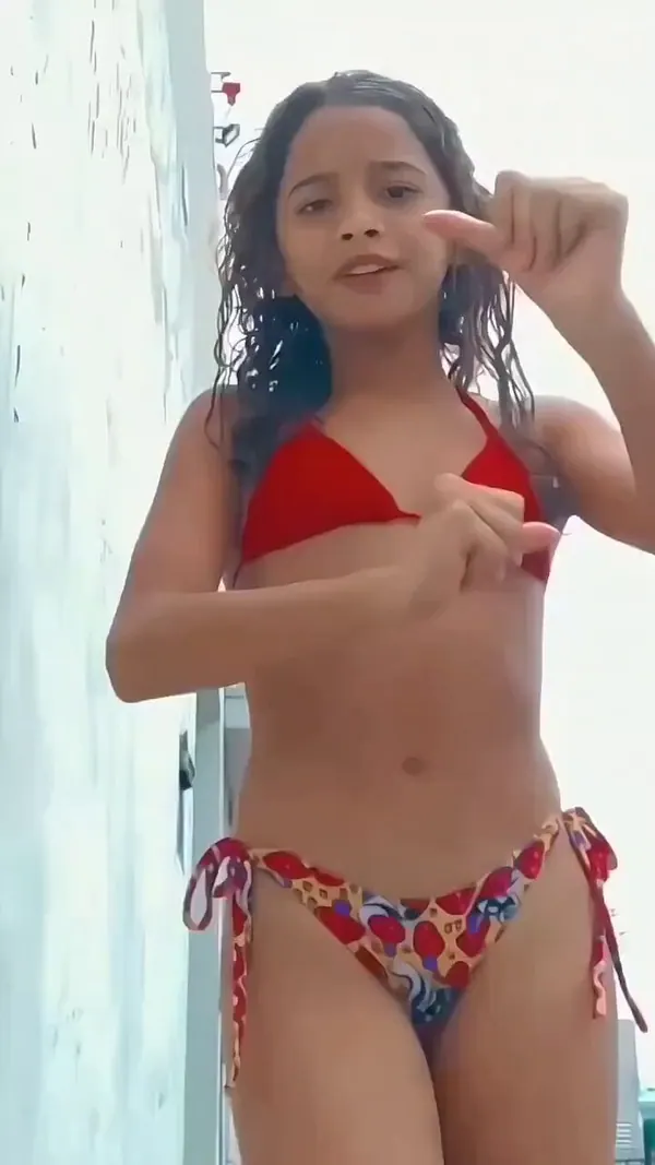 Emma Dulles@DullesEmma32258のXエロ動画 00:14