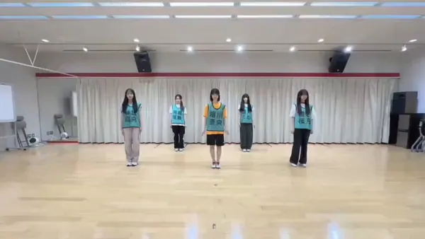 22/7(ナナブンノニジュウニ)@227_staffのXエロ動画 03:12